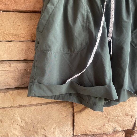 Zella green lightweight active Shorts Women’s XL - Picture 2 of 13